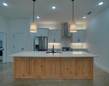 102 Cardinal Woods Court - Photo Thumbnail 2