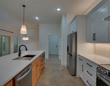 102 Cardinal Woods Court - Photo Thumbnail 4