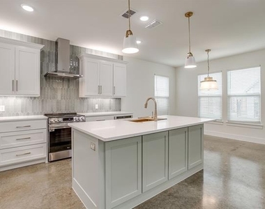 100 Cardinal Woods Court - Photo Thumbnail 7