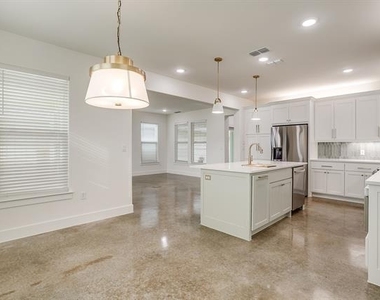 100 Cardinal Woods Court - Photo Thumbnail 12