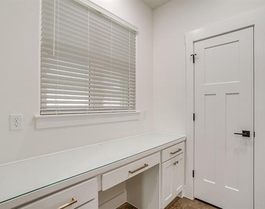 100 Cardinal Woods Court - Photo Thumbnail 13