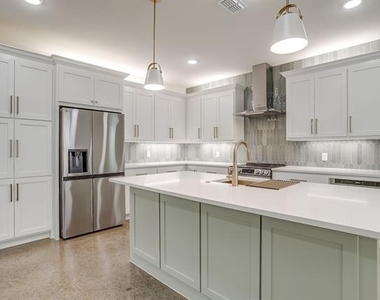 100 Cardinal Woods Court - Photo Thumbnail 6