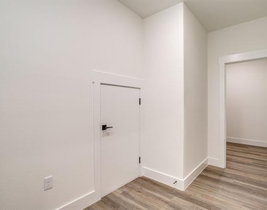 100 Cardinal Woods Court - Photo Thumbnail 24