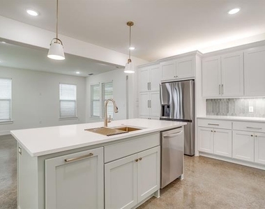 100 Cardinal Woods Court - Photo Thumbnail 8