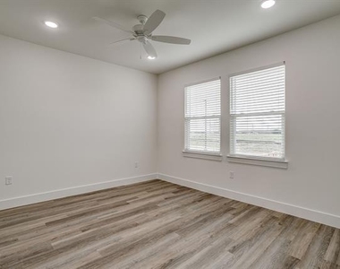100 Cardinal Woods Court - Photo Thumbnail 26