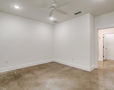 100 Cardinal Woods Court - Photo Thumbnail 17