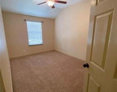 4024 Vista Mar Drive - Photo Thumbnail 7