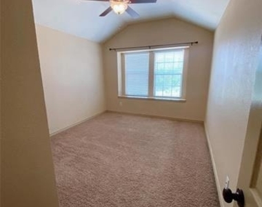 4024 Vista Mar Drive - Photo Thumbnail 8