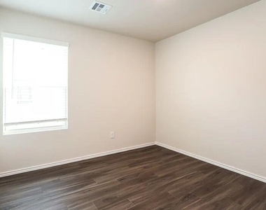 2003 Crimson Lake Boulevard - Photo Thumbnail 5