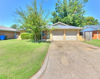 208 Thompson Drive - Photo Thumbnail 5