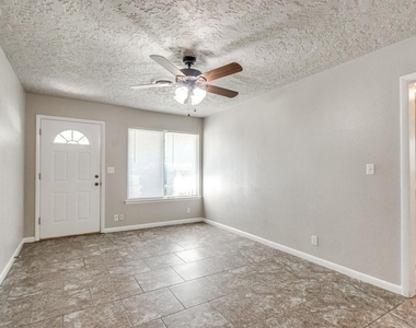 208 Thompson Drive - Photo Thumbnail 6