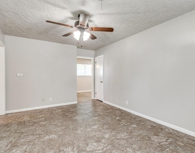 208 Thompson Drive - Photo Thumbnail 7