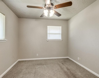 208 Thompson Drive - Photo Thumbnail 17