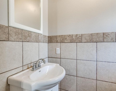 208 Thompson Drive - Photo Thumbnail 18