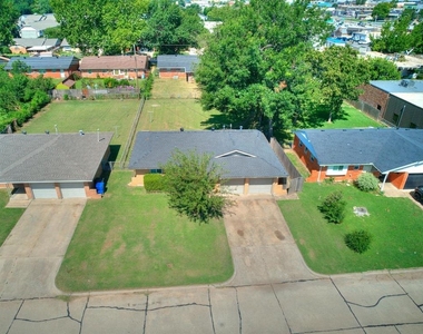 208 Thompson Drive - Photo Thumbnail 20