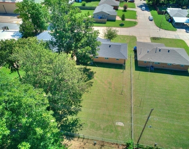 208 Thompson Drive - Photo Thumbnail 21