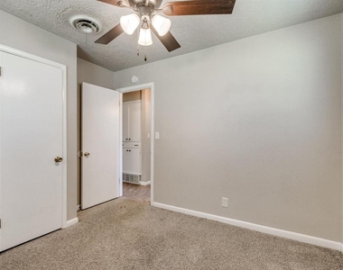 208 Thompson Drive - Photo Thumbnail 13