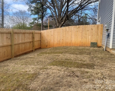 19505 Meridian Street - Photo Thumbnail 15
