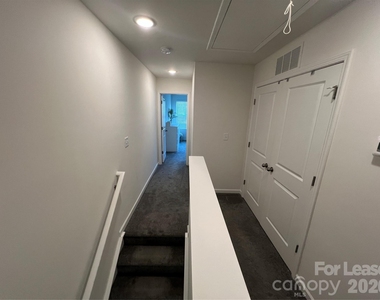 19505 Meridian Street - Photo Thumbnail 7