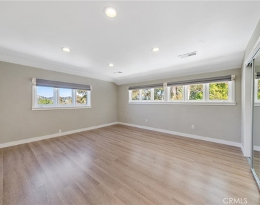 9653 Oak Pass - Photo Thumbnail 22