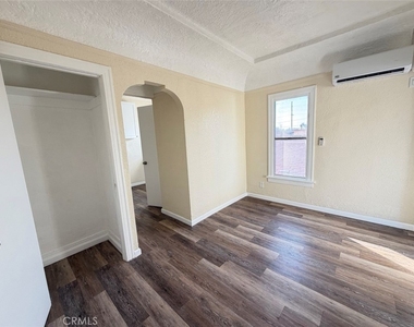 932 W 74th Street - Photo Thumbnail 1