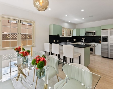 708 Westbourne - Photo Thumbnail 11