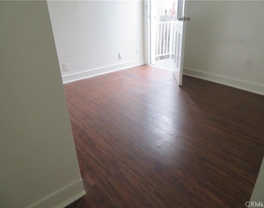 3923 S Normandie - Photo Thumbnail 8