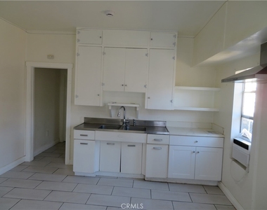 3923 S Normandie - Photo Thumbnail 1