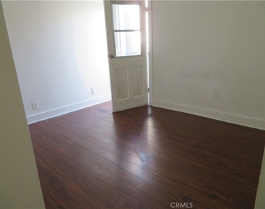 3923 S Normandie - Photo Thumbnail 4