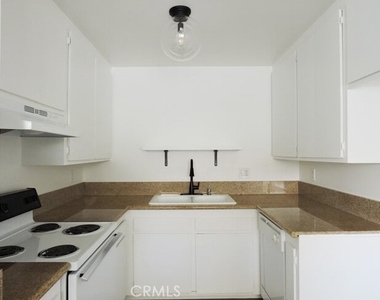 755 E Date - Photo Thumbnail 10