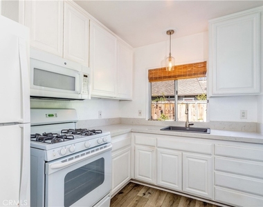 1172 Catalina - Photo Thumbnail 3