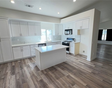 32440 Samuel Avenue - Photo Thumbnail 7
