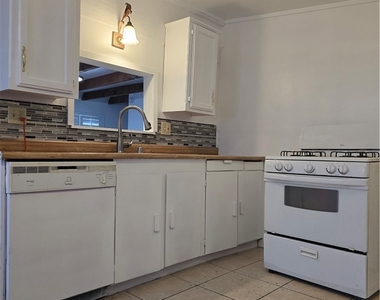 22903 Laurel - Photo Thumbnail 4