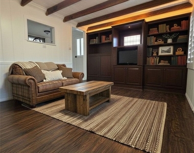 22903 Laurel - Photo Thumbnail 15