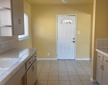 605 W D Street - Photo Thumbnail 1