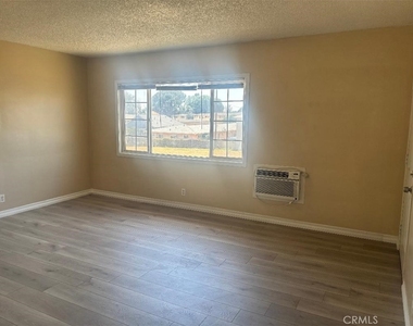 605 W D Street - Photo Thumbnail 3