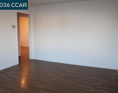 827 33rd St - Photo Thumbnail 3