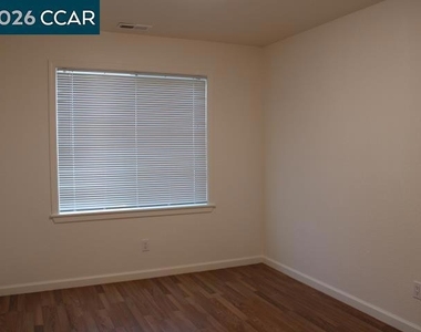 827 33rd St - Photo Thumbnail 9