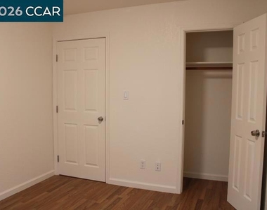 827 33rd St - Photo Thumbnail 8
