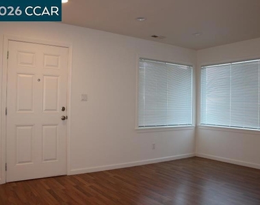 827 33rd St - Photo Thumbnail 2