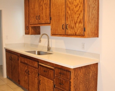 827 33rd St - Photo Thumbnail 6
