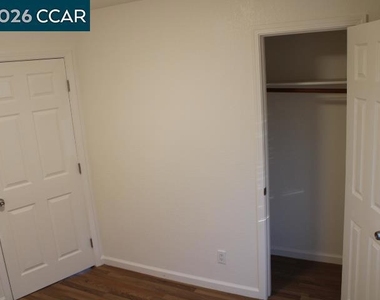 827 33rd St - Photo Thumbnail 13