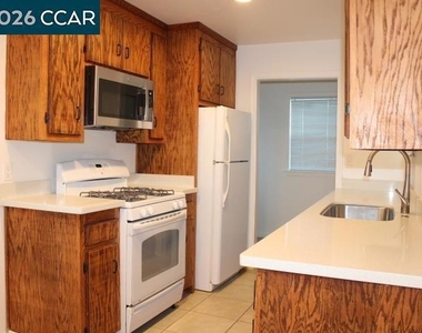 827 33rd St - Photo Thumbnail 5