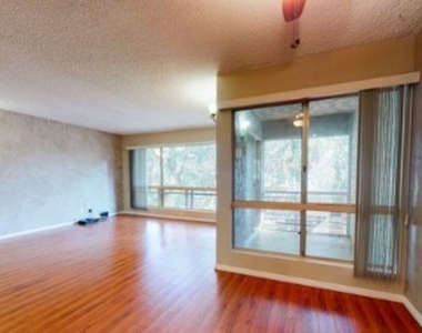 6225 Canterbury Drive - Photo Thumbnail 4