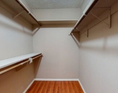 6225 Canterbury Drive - Photo Thumbnail 6