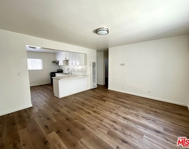 829 Alpine Street - Photo Thumbnail 2