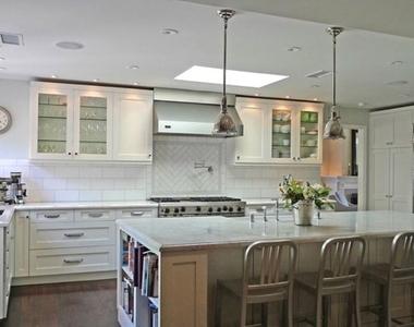 10253 Valley Spring Lane - Photo Thumbnail 7