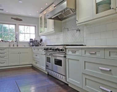 10253 Valley Spring Lane - Photo Thumbnail 8