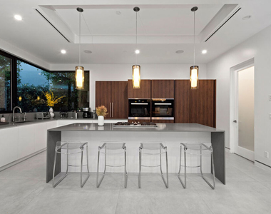 523 N Harper Avenue - Photo Thumbnail 8