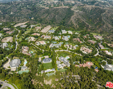 24 Beverly Park Terrace - Photo Thumbnail 11